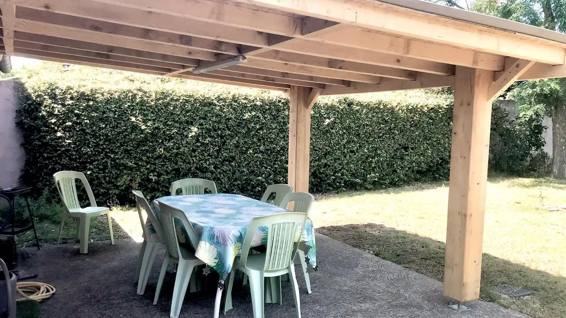 Holiday home Maison Independante 3Etoiles Avec Grand Jardin Saint-Germain  France